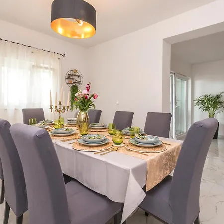 Holiday home Beautiful In Gorica With Wifi, Outdoor Swimming Pool And Jacuzzi