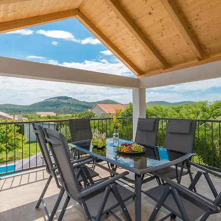 Beautiful In Gorica With Wifi, Outdoor Swimming Pool And Jacuzzi Holiday home Gorica (Zadar)