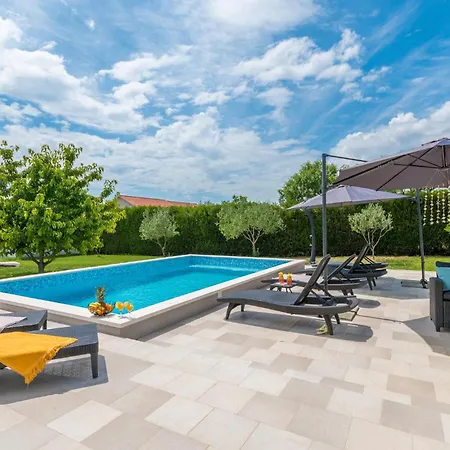 Beautiful In Gorica With Wifi, Outdoor Swimming Pool And Jacuzzi Gorica (Zadar)