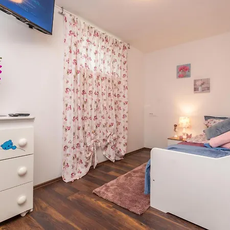 Holiday home Beautiful In Gorica With Wifi, Outdoor Swimming Pool And Jacuzzi