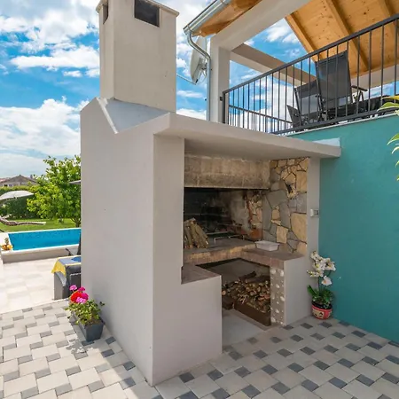 Beautiful In Gorica With Wifi, Outdoor Swimming Pool And Jacuzzi Holiday home *