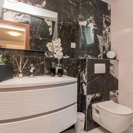 Holiday home Beautiful In Gorica With Wifi, Outdoor Swimming Pool And Jacuzzi *