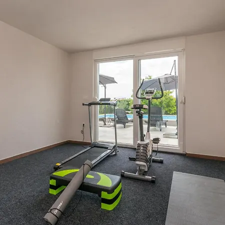 Holiday home Beautiful In Gorica With Wifi, Outdoor Swimming Pool And Jacuzzi *