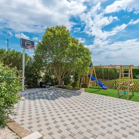 Holiday home Beautiful In Gorica With Wifi, Outdoor Swimming Pool And Jacuzzi Gorica (Zadar)