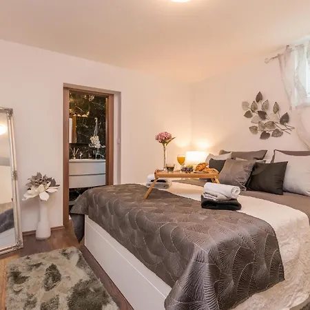 Beautiful In Gorica With Wifi, Outdoor Swimming Pool And Jacuzzi Holiday home Gorica (Zadar)